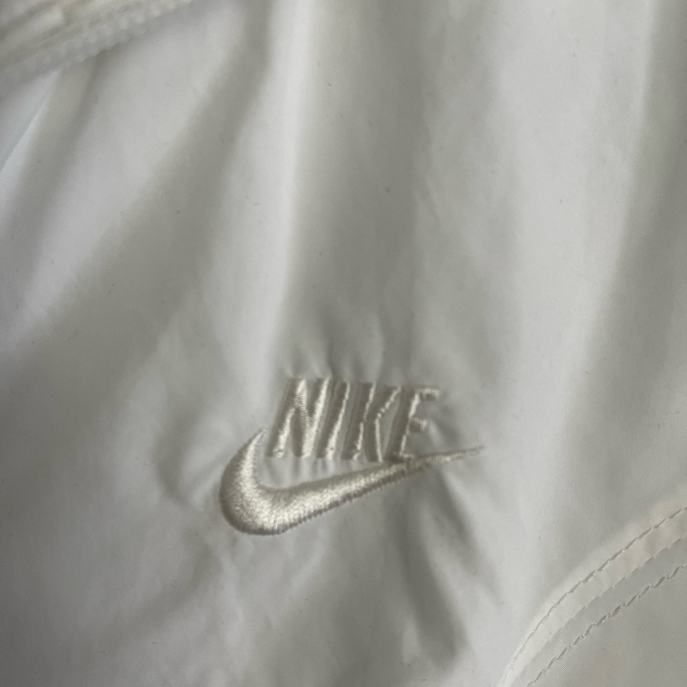 Nike Women's White Windbreaker size S - Picture 2 of 7